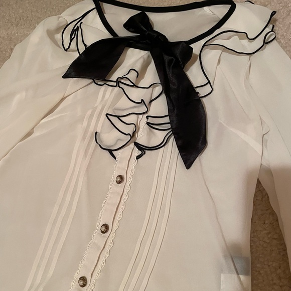 Victorian ruffle button down with bow at the neck - Picture 3 of 5